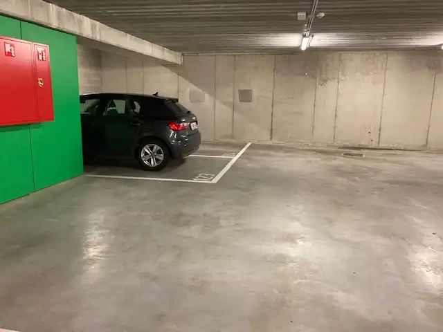 --- NIEUW --- Ondergrondse gelegen autostaanplaats te Gent - Einde Were 1 (residentie Dunant Gardens). foto 3