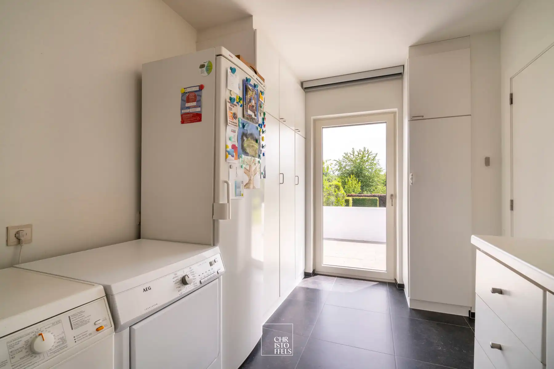 Stijlvol gerenoveerde vrijstaande woning met 3 slaapkamers en 2 badkamers op een perceel van 12a90ca!  foto 11