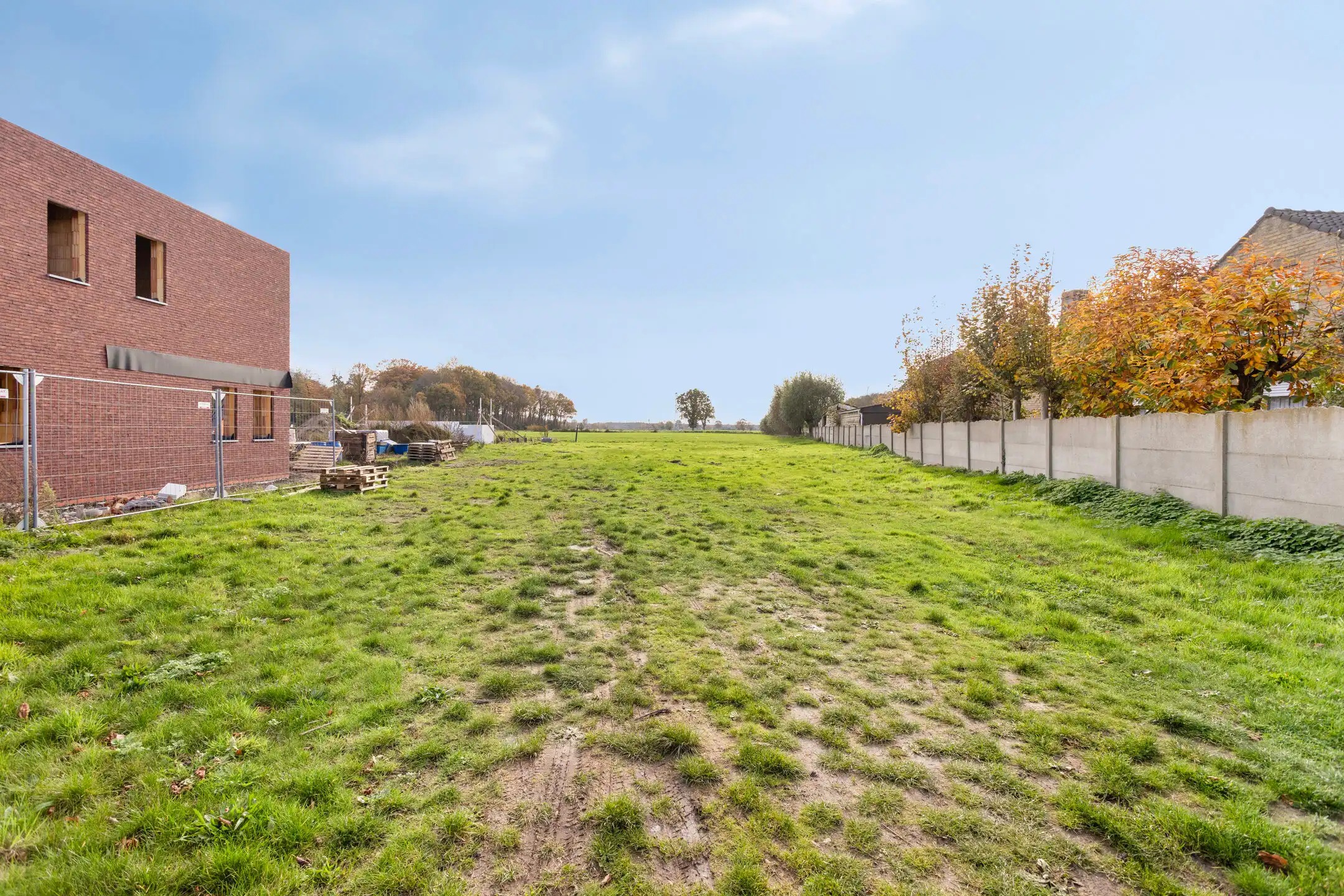 Zuidgerichte bouwgrond van 856 m² te Moerkerke! foto {{pictureIndex}}