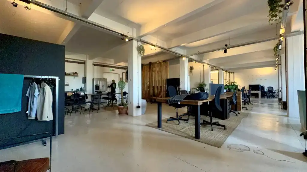 Kantoren te huur in gerenoveerd pakhuis La Cloche in Antwerpen foto 2