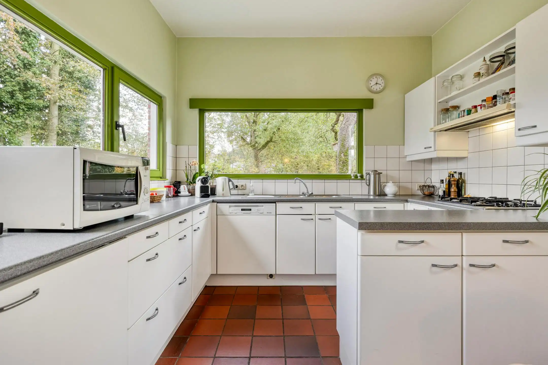 Karaktervol huis met grote tuin te koop in Wuustwezel! foto 10