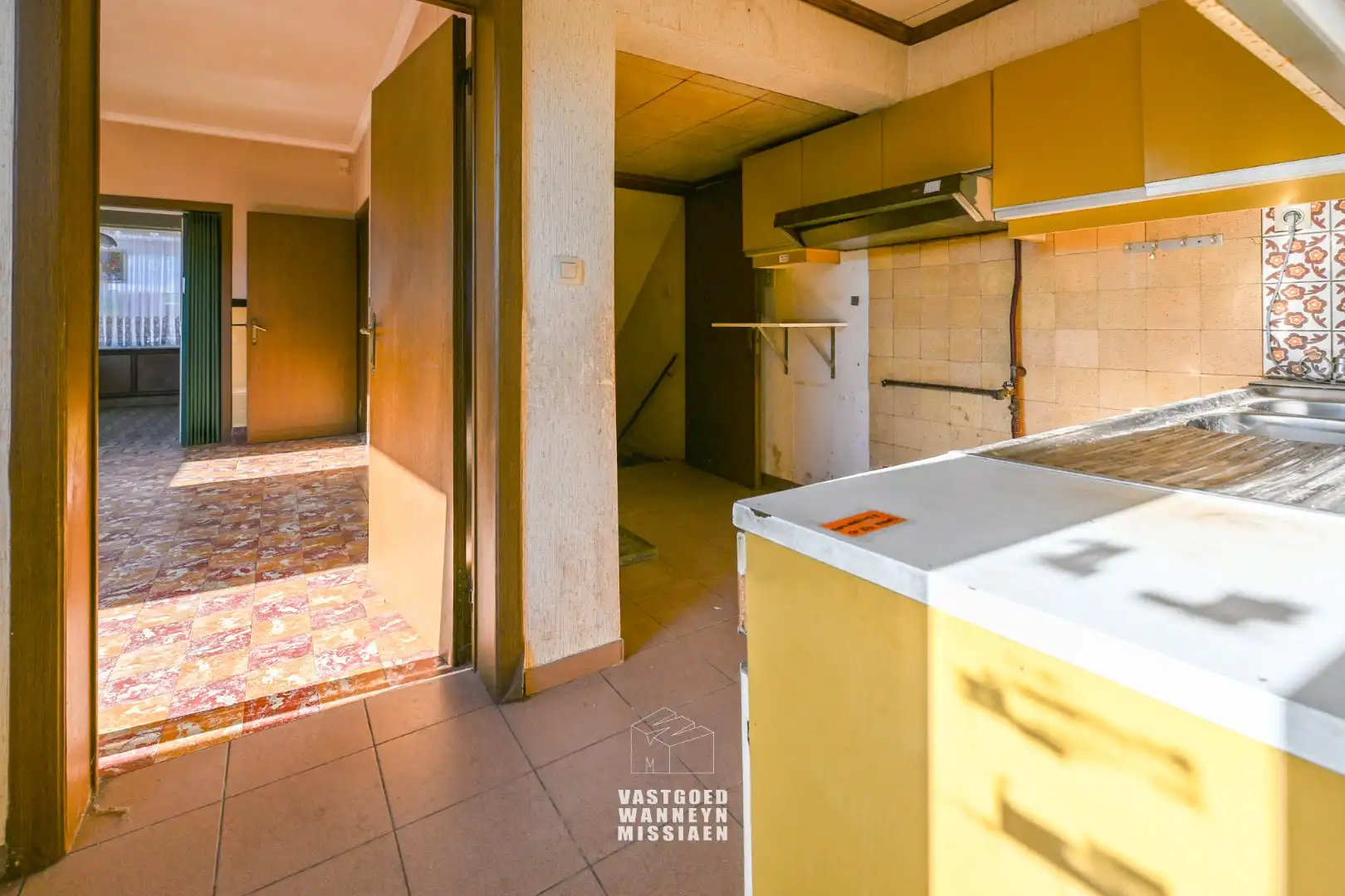 Halfopen bebouwing met 5 slaapkamers op 581m² met 2 garages en een uitweg foto 9