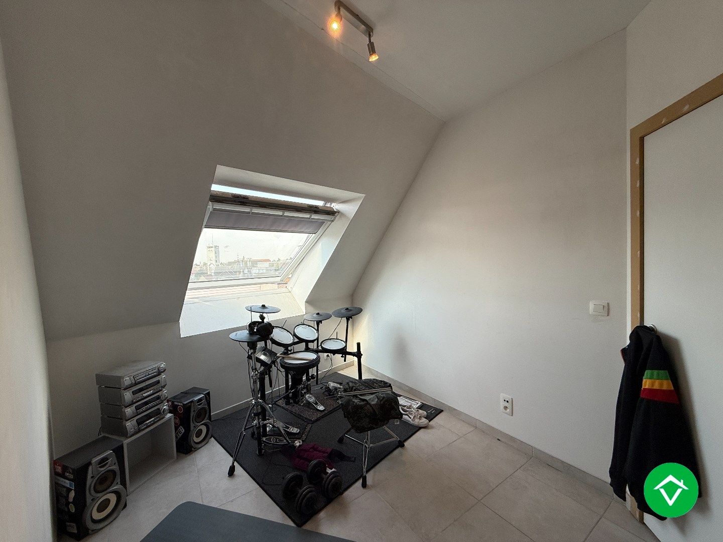 Prachtig dakappartement met twee slaapkamers, garage en twee terrassen met fenomenaal uitzicht te Roeselare foto 17