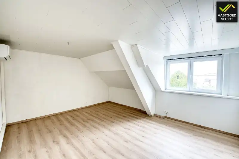 Lichtrijke woning met 2 slaapkamers, warmtepomp, zonnepanelen, parkeerplaats en tuin nabij centrum Eeklo foto 10