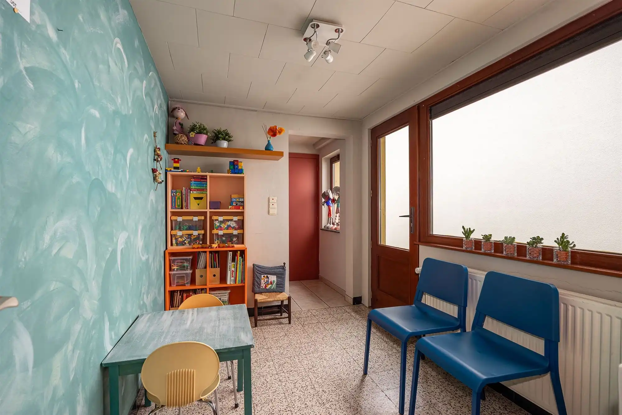 Charmant huis met twee slpks en leuke tuin foto 11