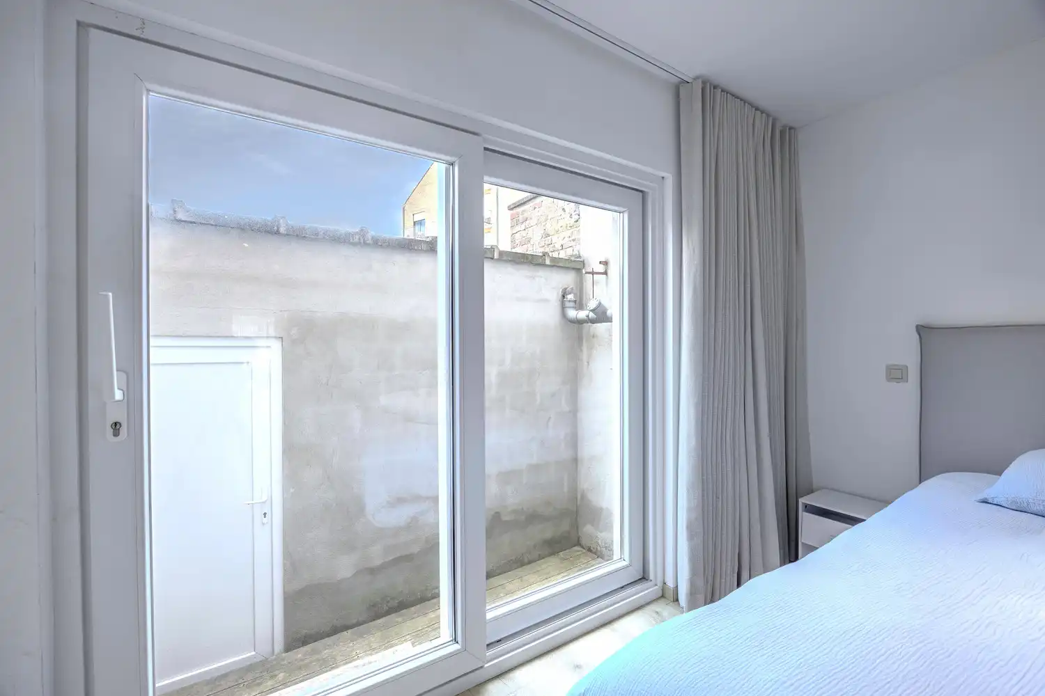 Goed gelegen 2 slaapkamerappartement met zijdelings zeezicht foto 22