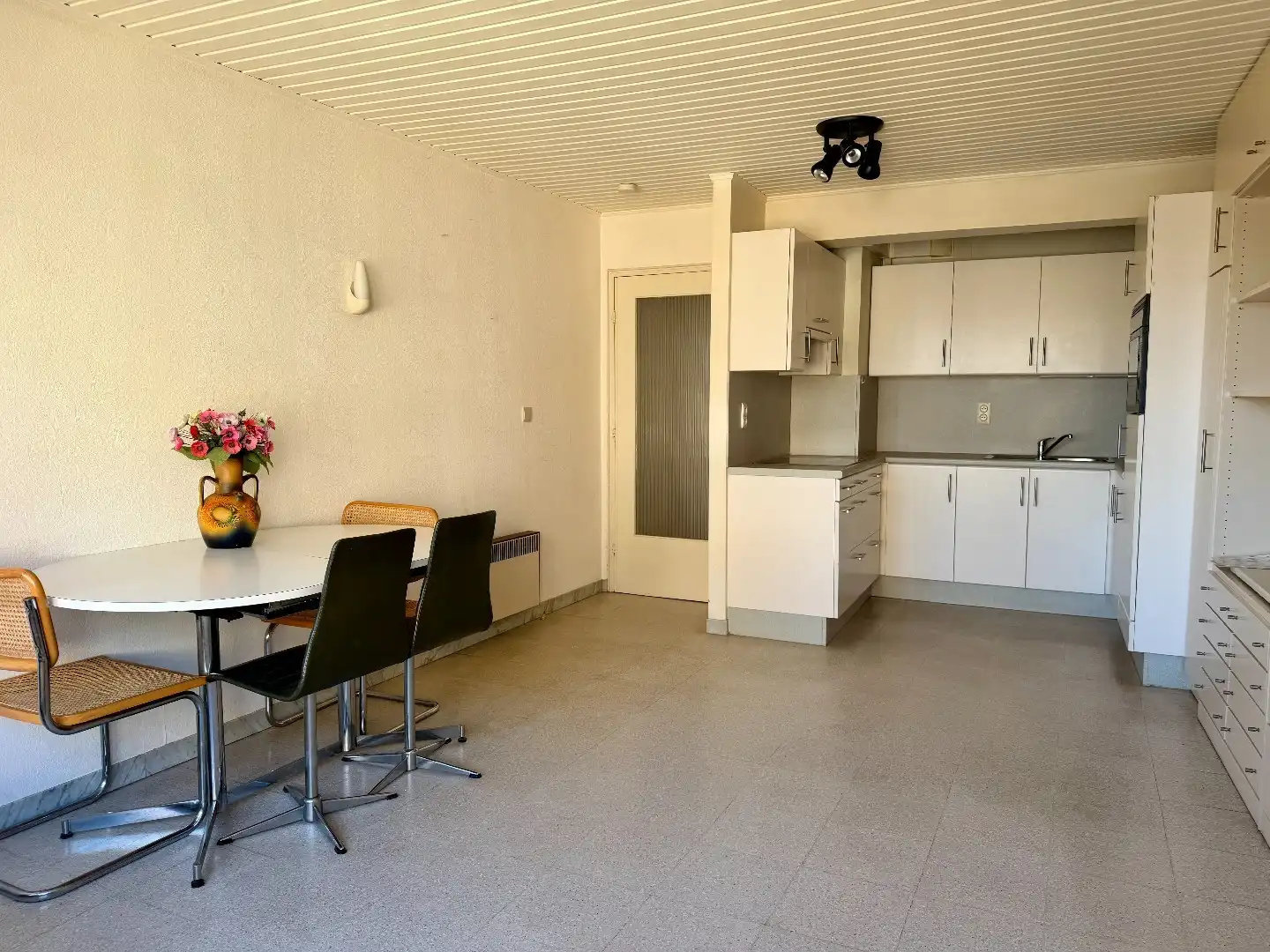 Gezellig 1 slaapkamer appartement met zijdelings zeezicht foto 3