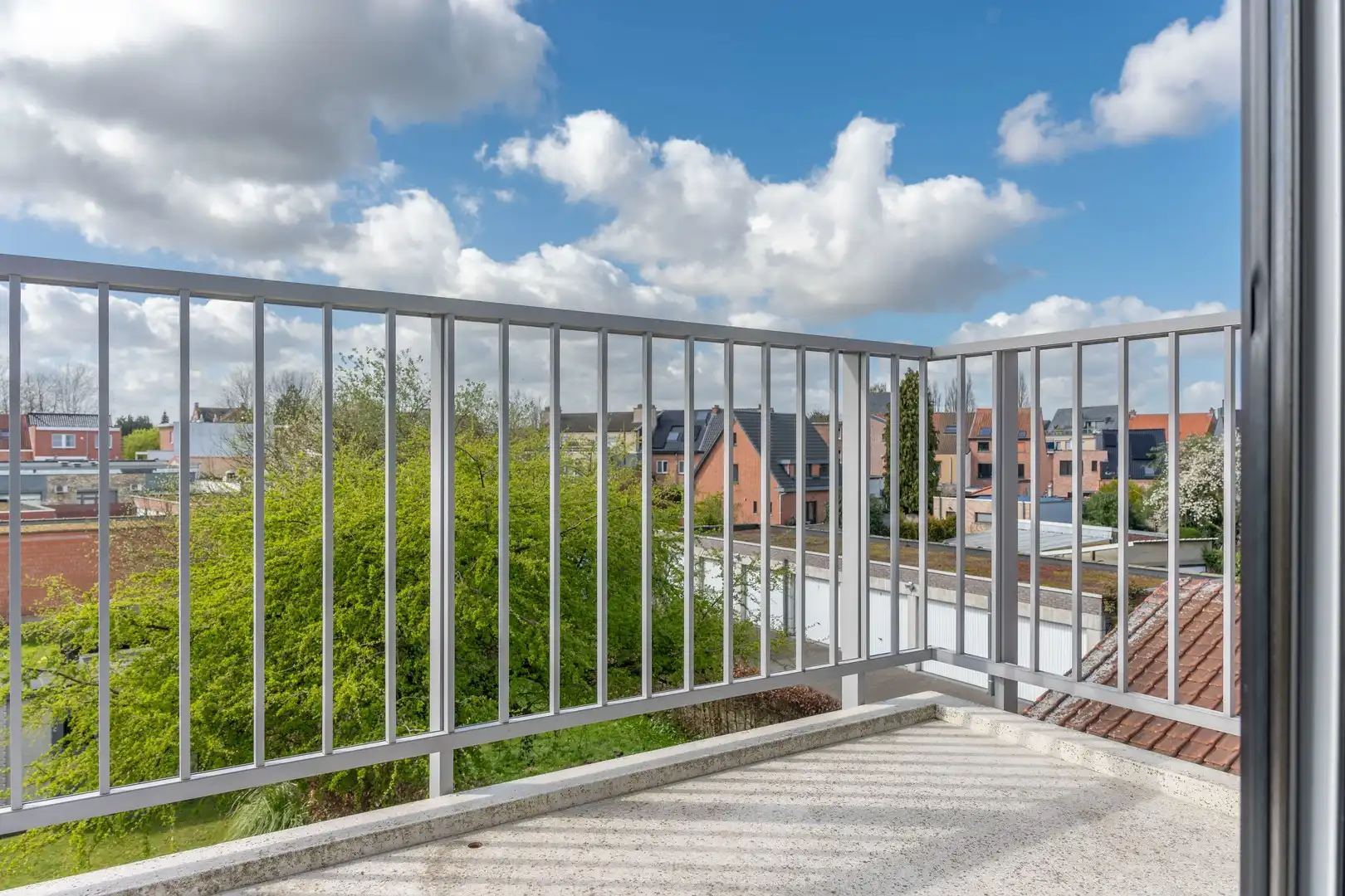 Instapklaar en modern appartement met garage foto 18