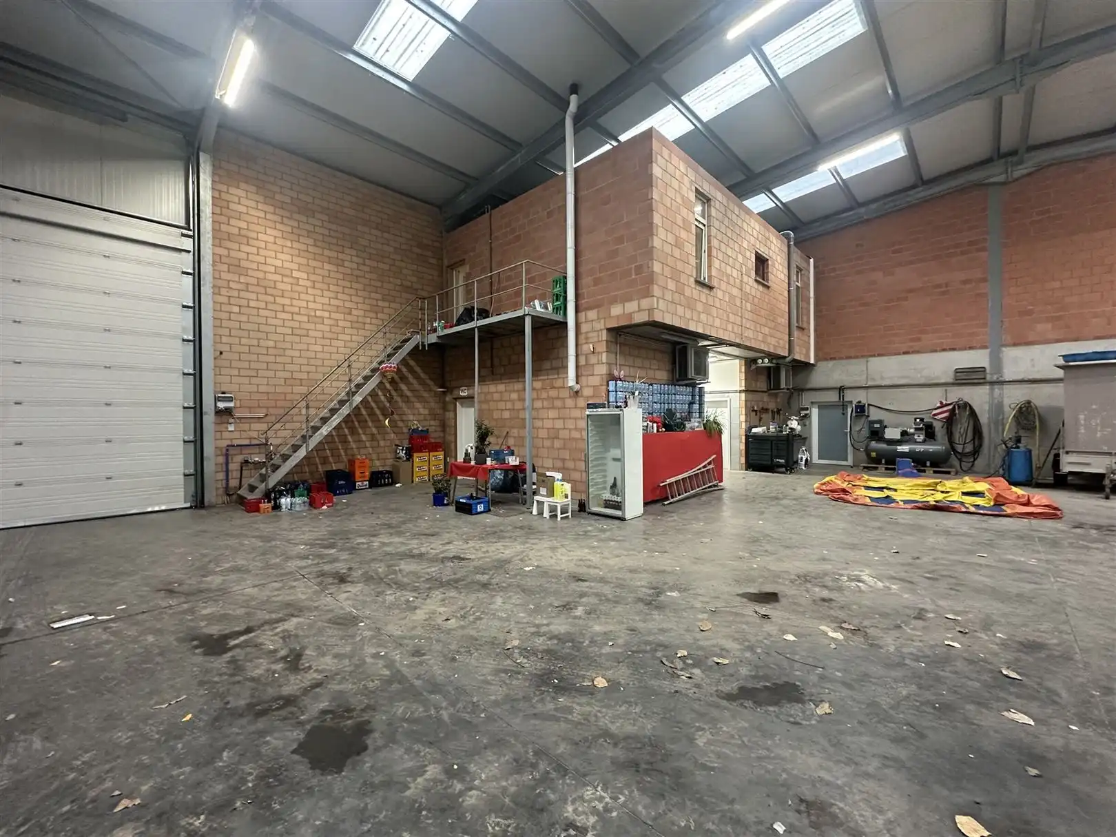 Gemengd gebouw met ruime loft appartement en loods van 400 m² te lokeren. foto 9