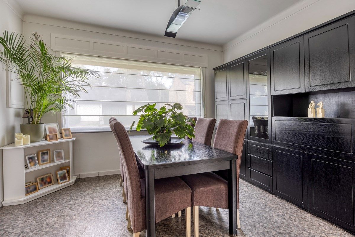 Rustig gelegen woning met oa 4 slpks op een mooi breed perceel van 21 are. foto 4