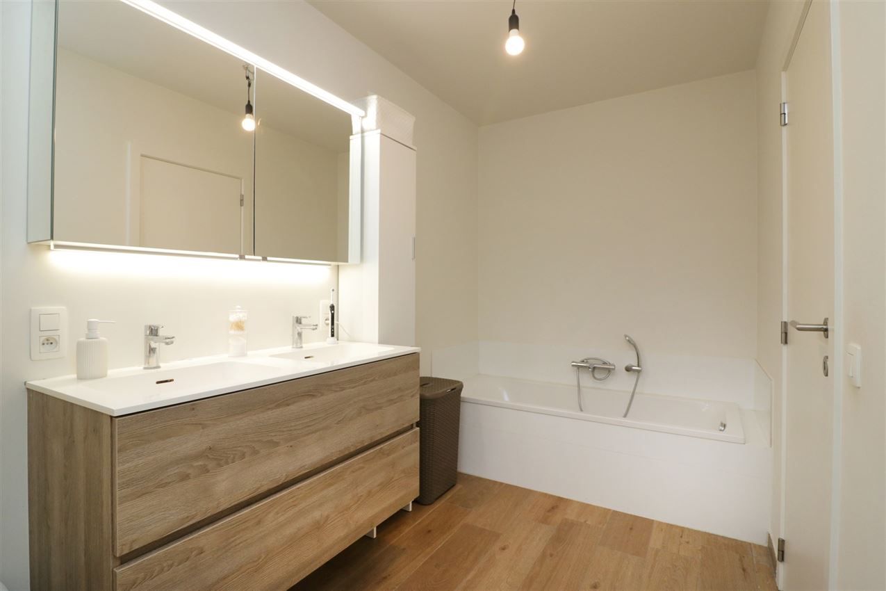 Duplex, drie slpk, westterras, nabij station foto 14