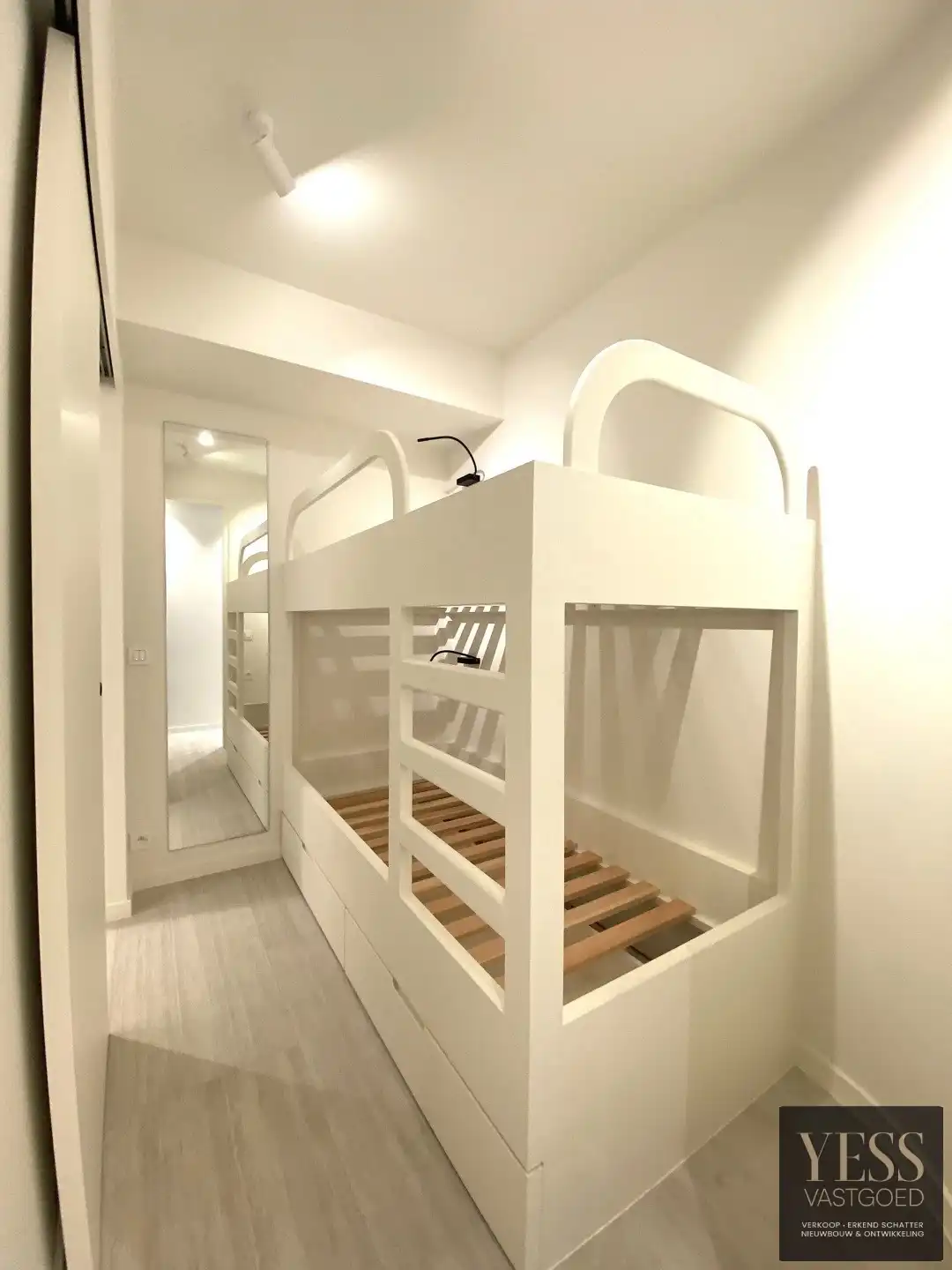 Exclusief gerenoveerd gelijkvloers appartement in Knokke! foto 19