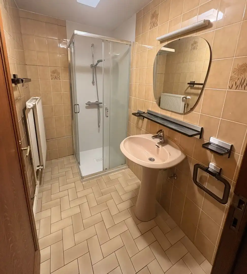 Uitzonderlijk ruime, vrijstaande woning met tuin te huur in Maasmechelen foto 15