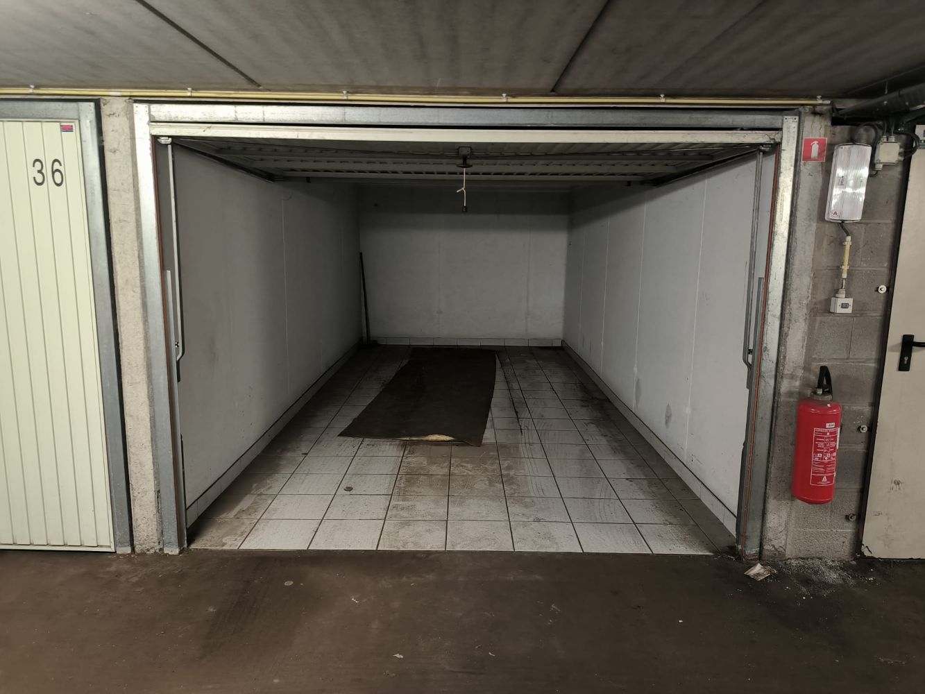 Gesloten garagebox in het hart van De Panne foto 2