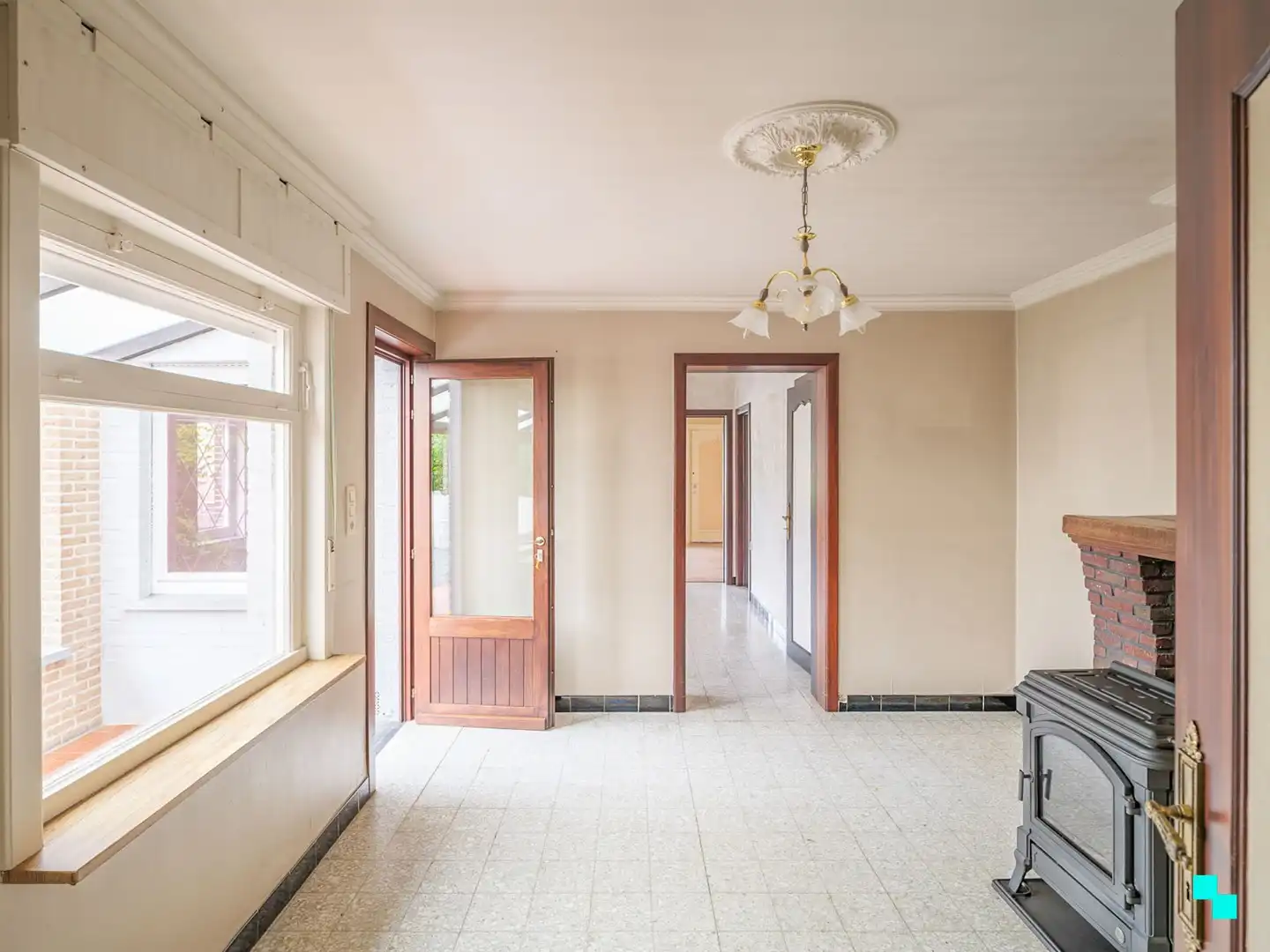 Ruime, te renoveren woning in het mooie Asper foto 9