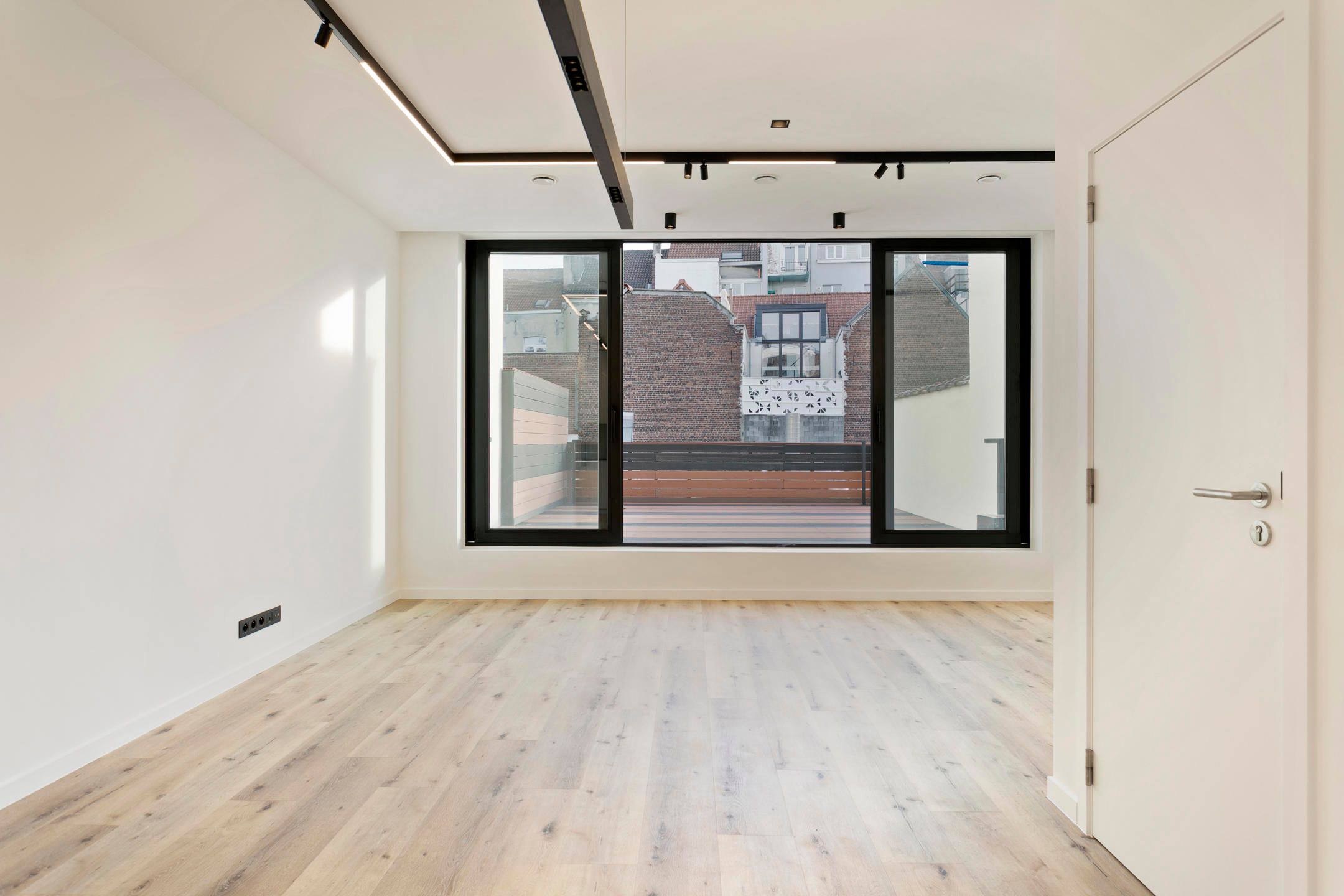 Prachtig high-end renovatieproject - 1 slpk met groot terras foto 3
