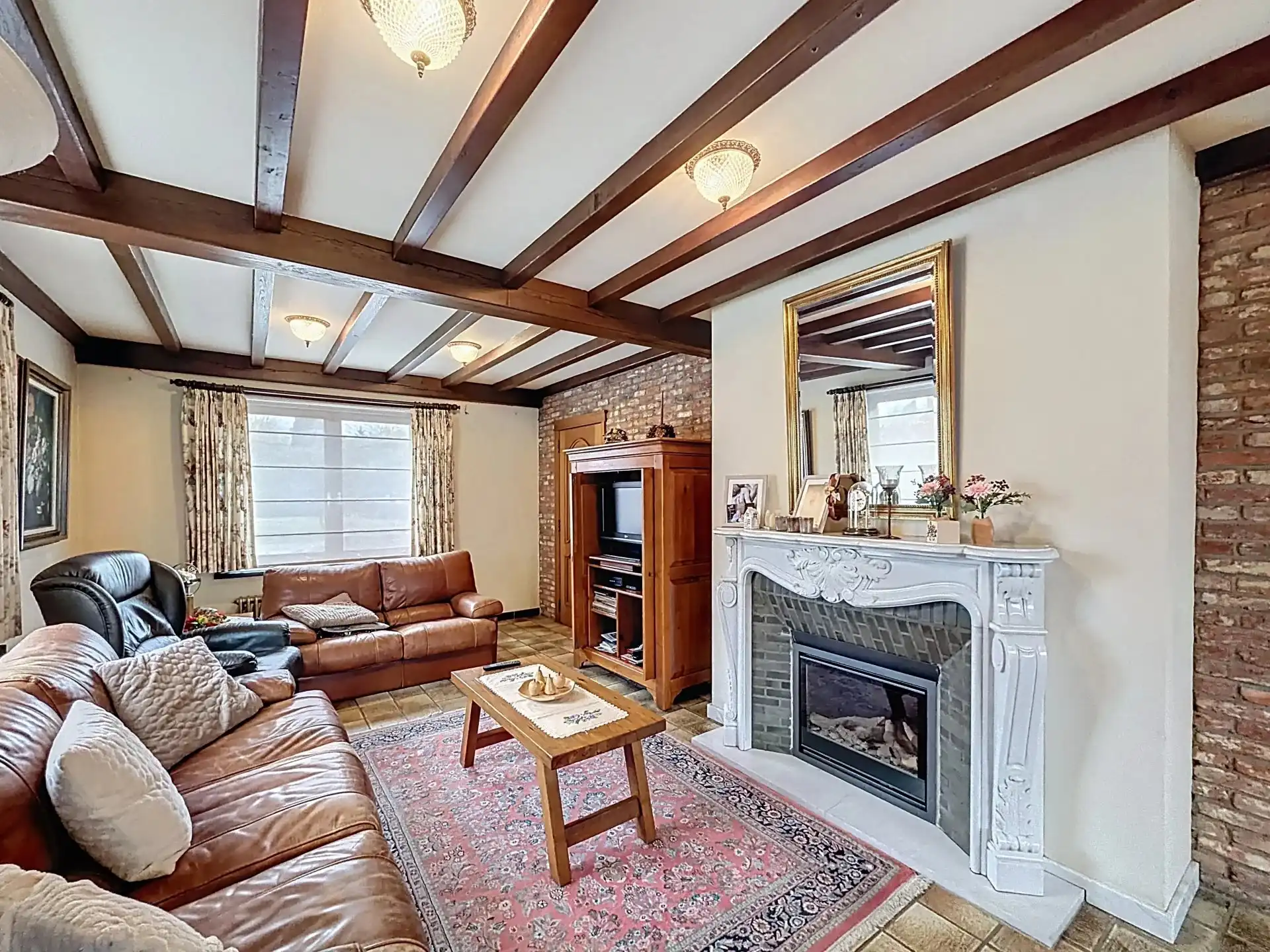 Op te frissen woning met 4 slaapkamers op een groot perceel. foto 6