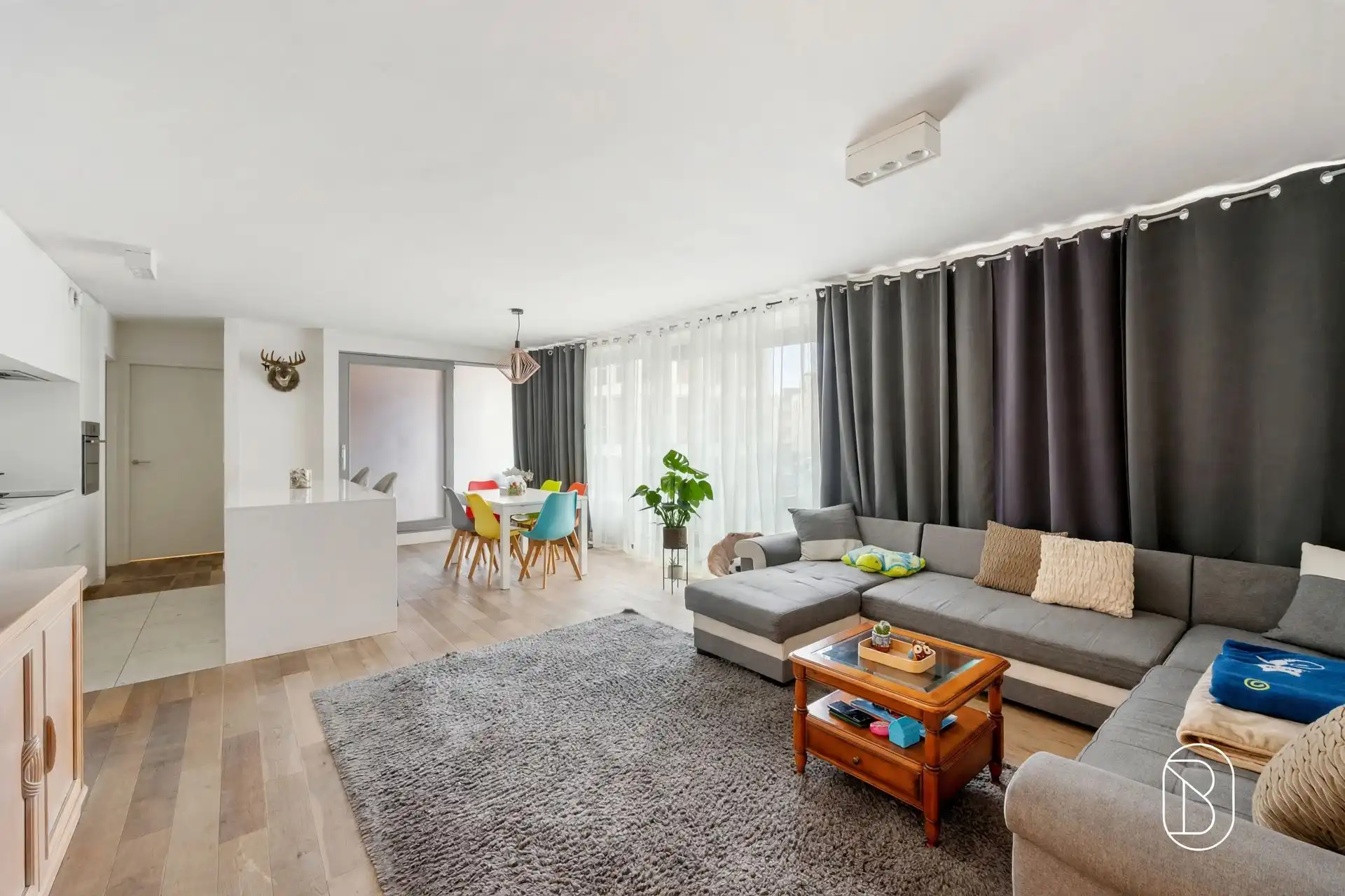 Kwalitatief 2-slaapkamerappartement met terras in Kortrijk foto 6