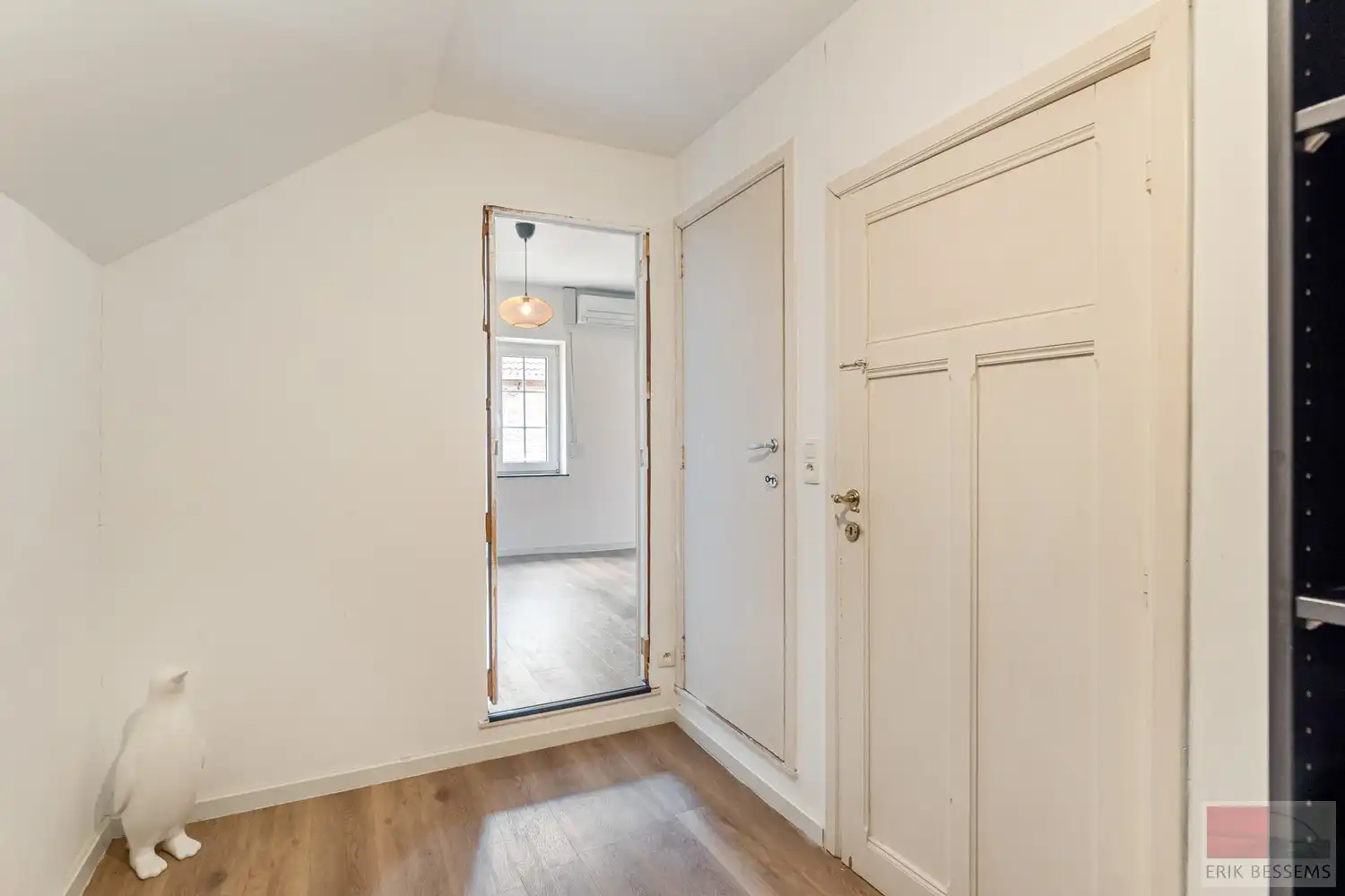 Gedeeltelijk gerenoveerde (vierkants)hoeve, met een potentieel woonoppervlakte van 547m² gelegen op een perceel van 1366m². foto 17