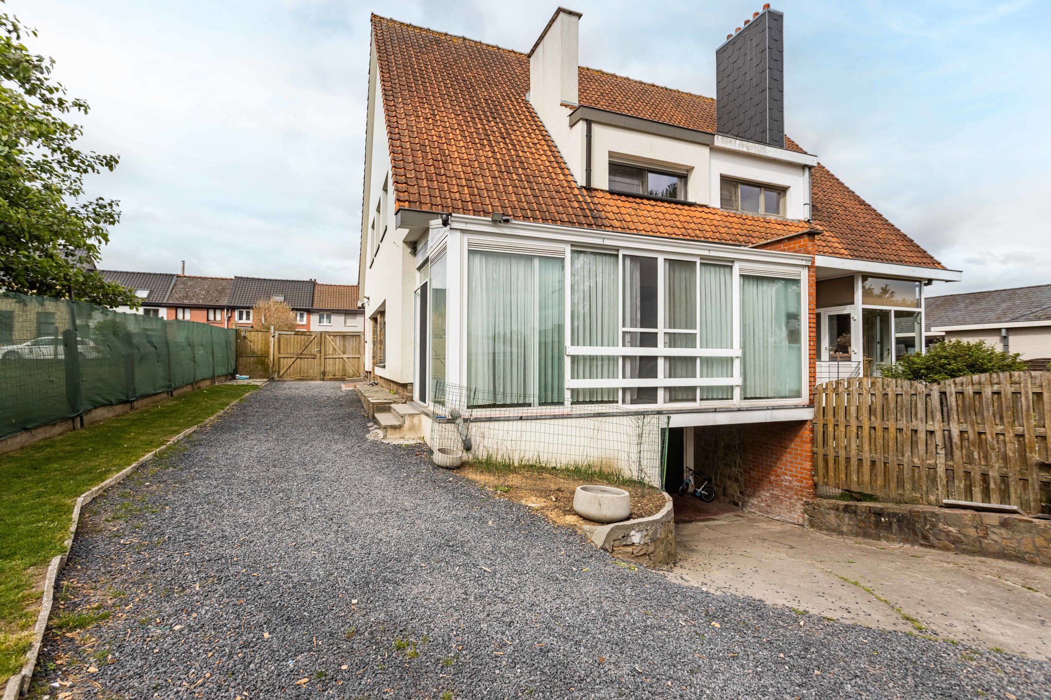 Instapklare halfopen bebouwing met tuin, oprit & garage! foto 31