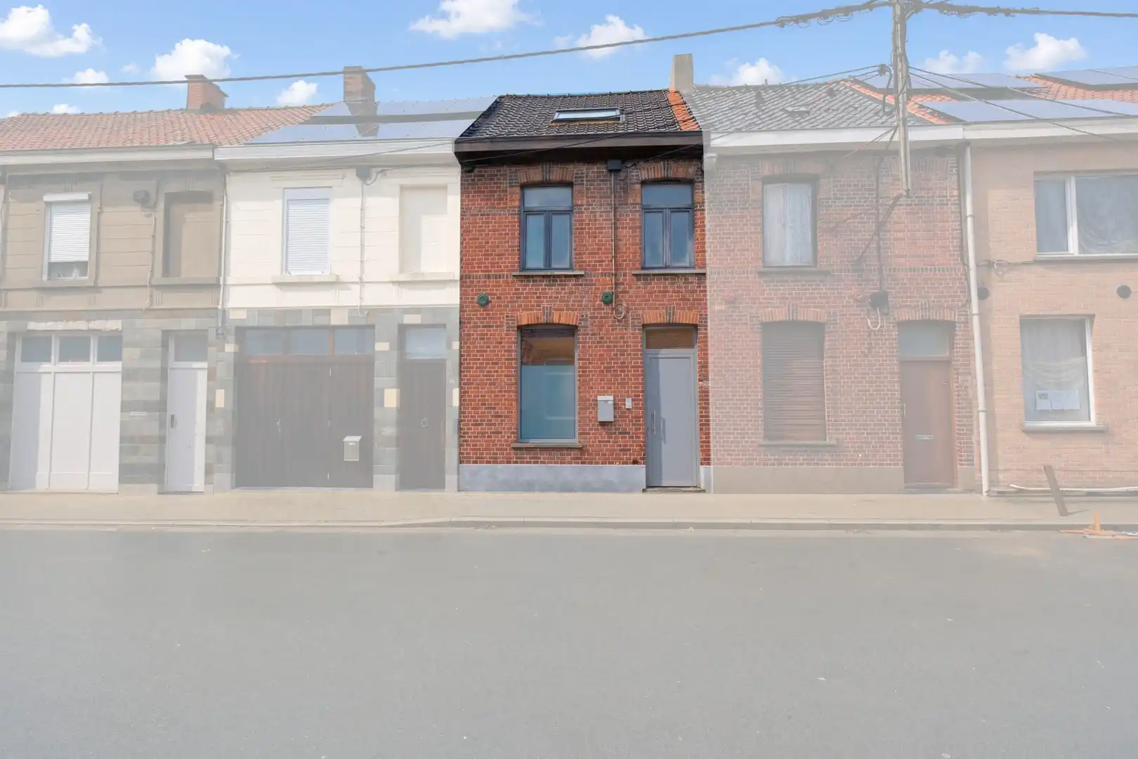 Roeselare - Woning met 2 slpks, ruime badkamer en terras! foto {{pictureIndex}}