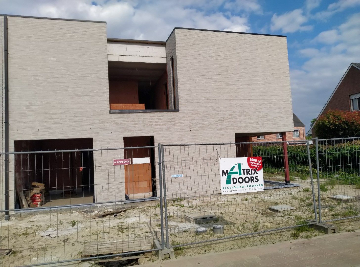 een op te richten 3-gevel woning op en met grond foto 1