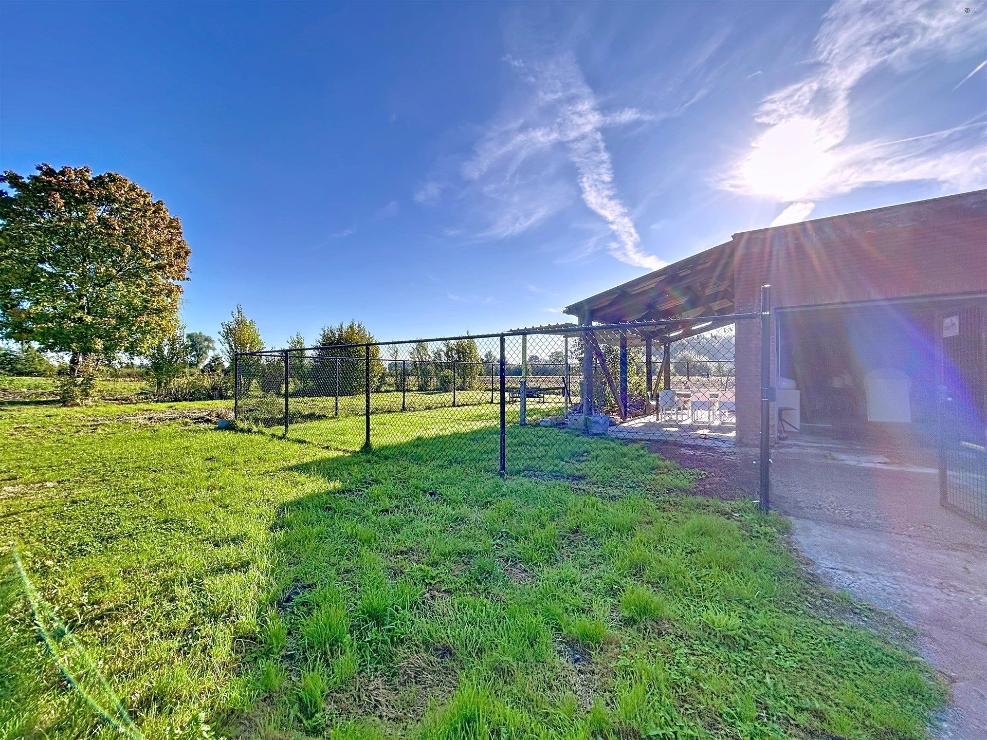 Charmante te renoveren woning op prachtig perceel van 1100m². foto 17