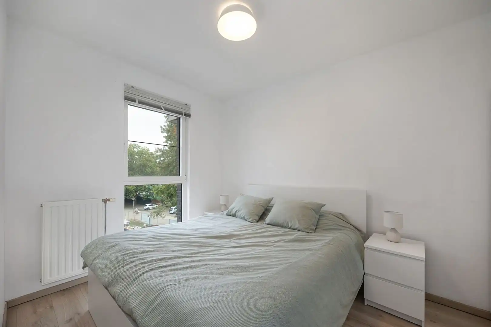 Modern en licht appartement met terras in parkomgeving. foto 9