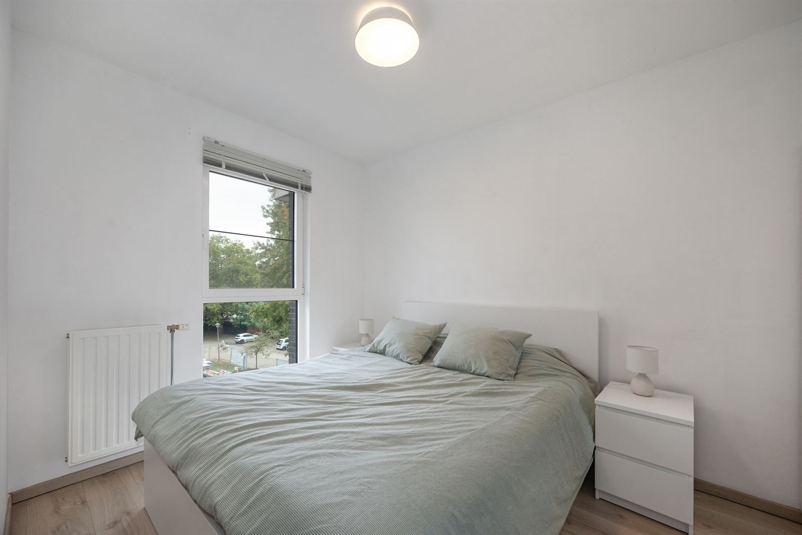 Modern en licht appartement met terras in parkomgeving. foto 9