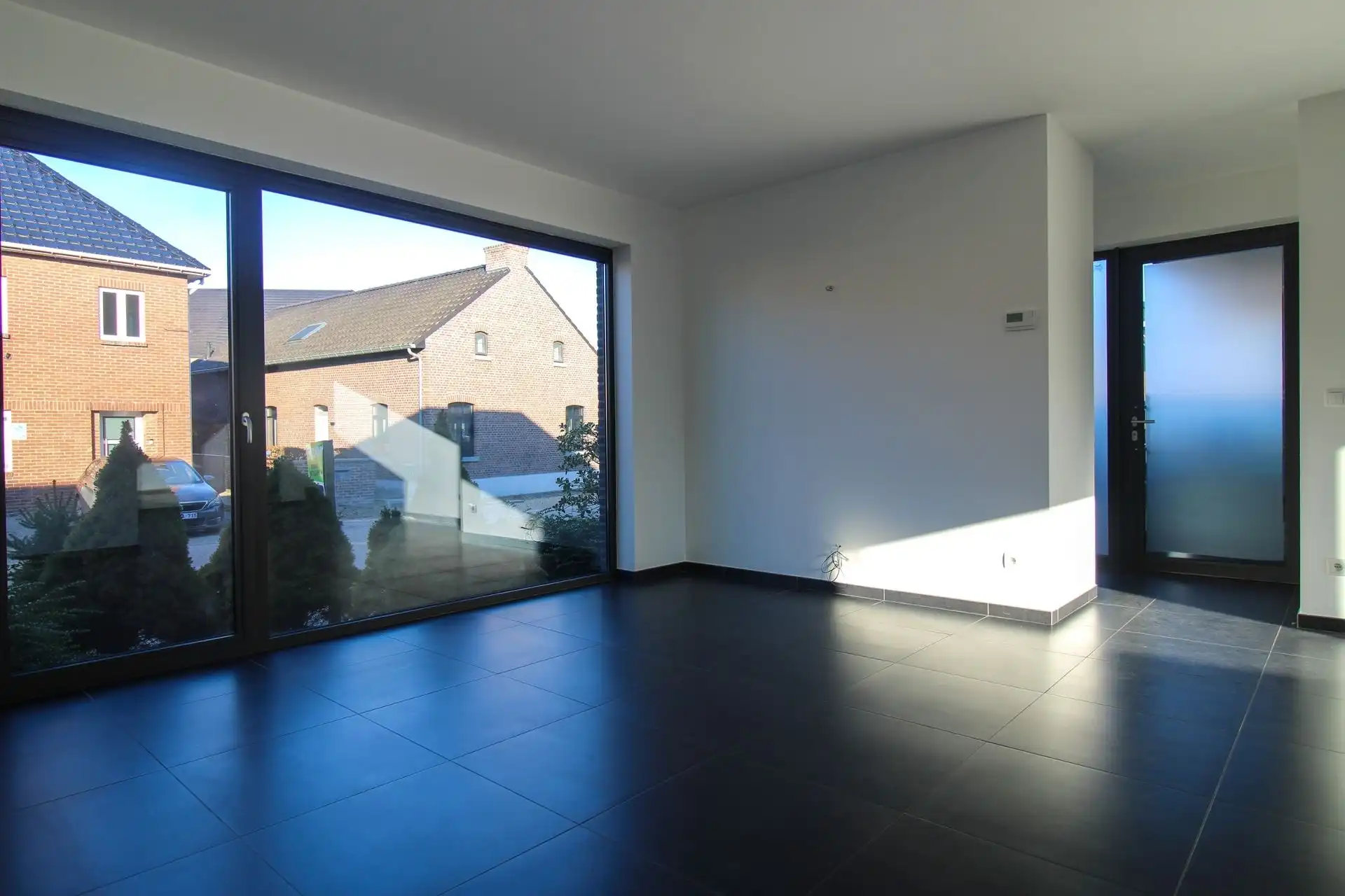 Instapklare gezinswoning met 3 slaapkamers, carport en onderhoudsvriendelijke tuin in het hart van Uikhoven! foto 5