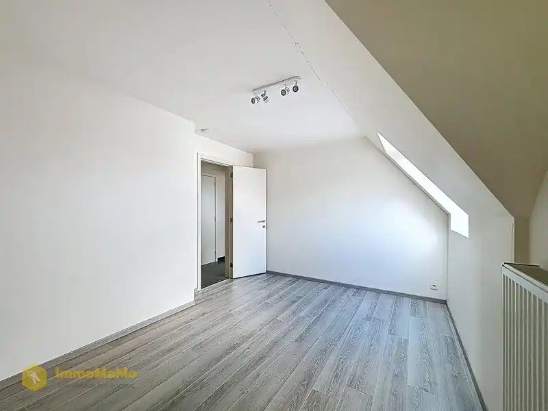 APPARTEMENT MET TERRAS EN GARAGE TE HUUR foto 12