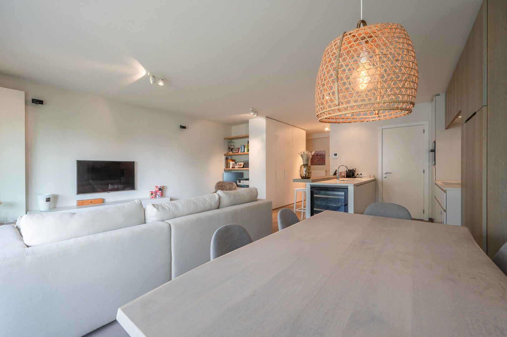 Prachtig appartement met frontaal zicht op het meer van Duinenwater. foto 5
