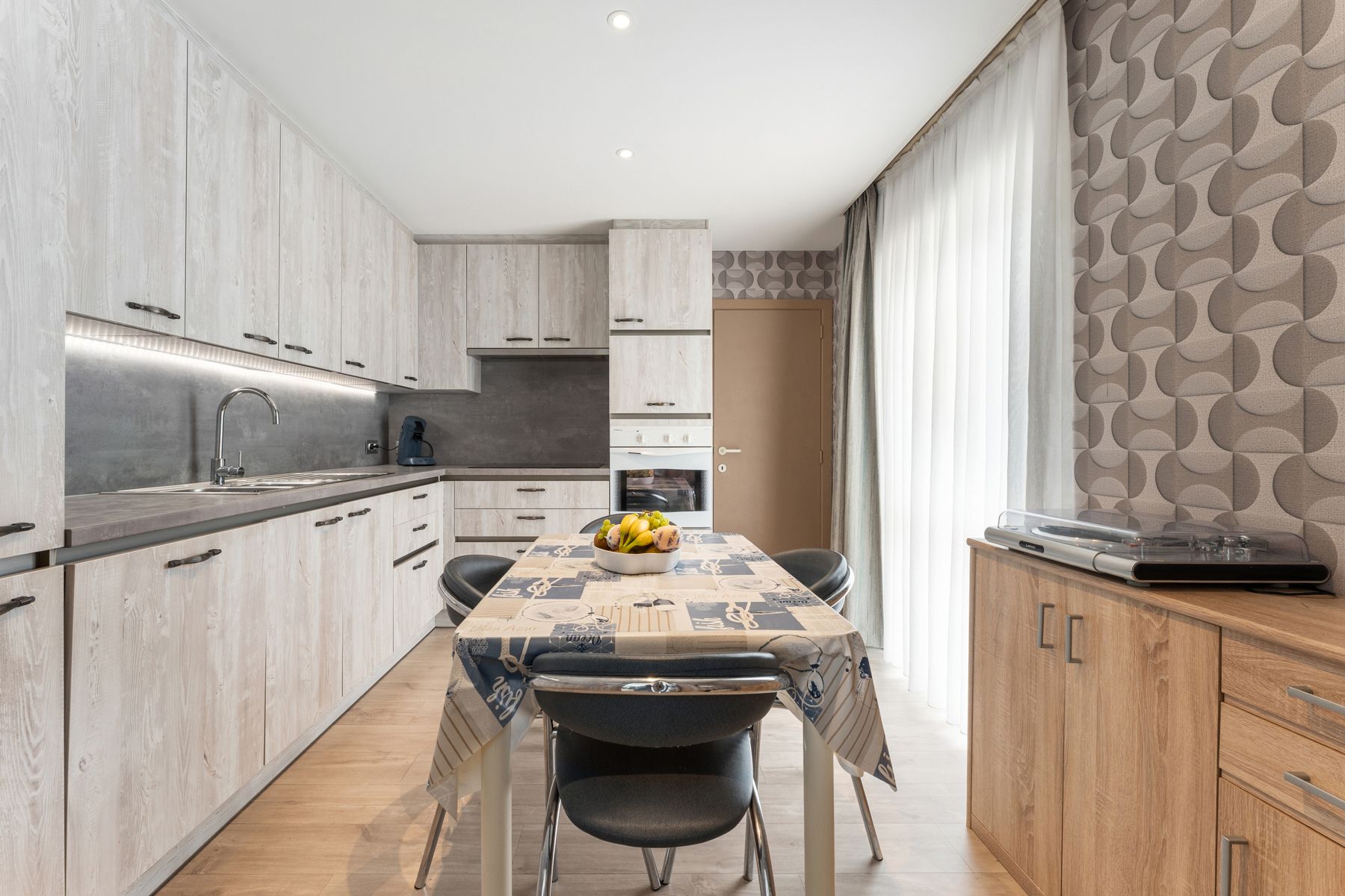 Centraal gelegen appartement met garage en ruime terrassen foto 9