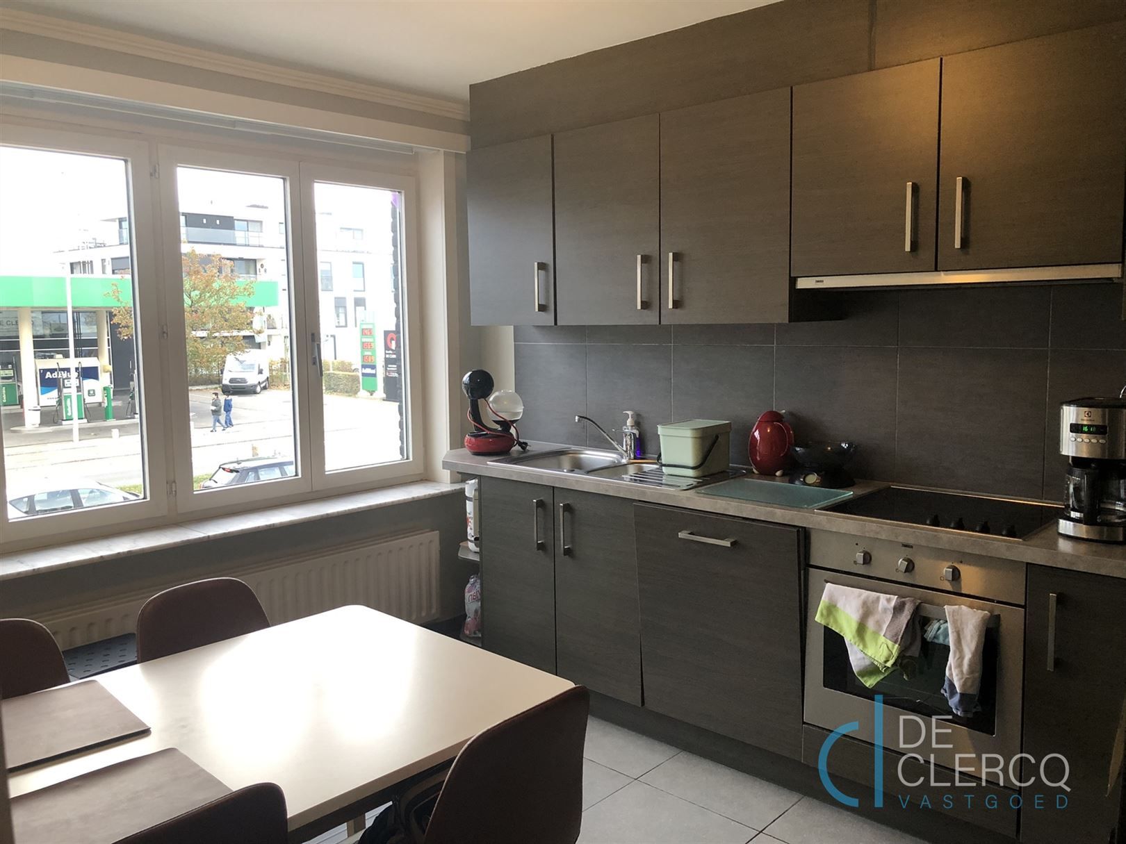 Ruim, tijdloos appartement met garage én terras te huur! foto 4