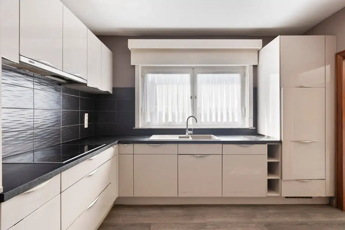 appartement met 2 kamers op toplocatie te koop in Harelbeke foto 5