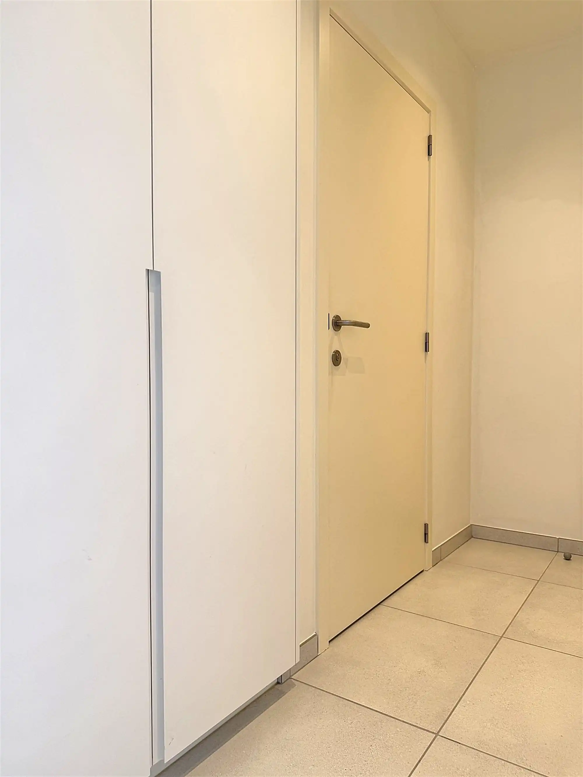 Stijlvol APPARTEMENT (duplex) met 2 slaapkamers & overdekte autostaanplaats foto 2