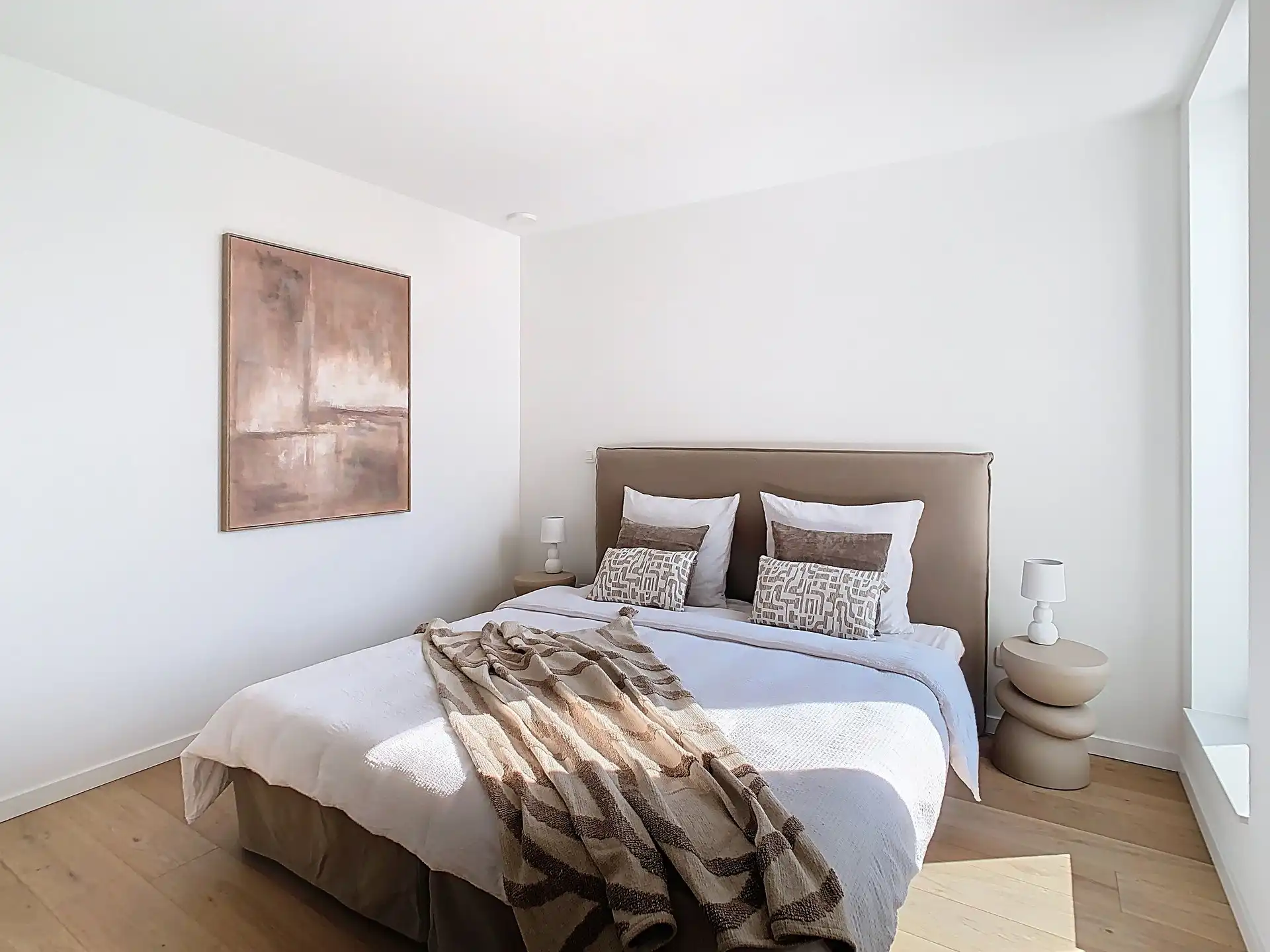 Moderne halfopen gezinswoning met 3 slaapkamers, ruime tuin en garage foto 9