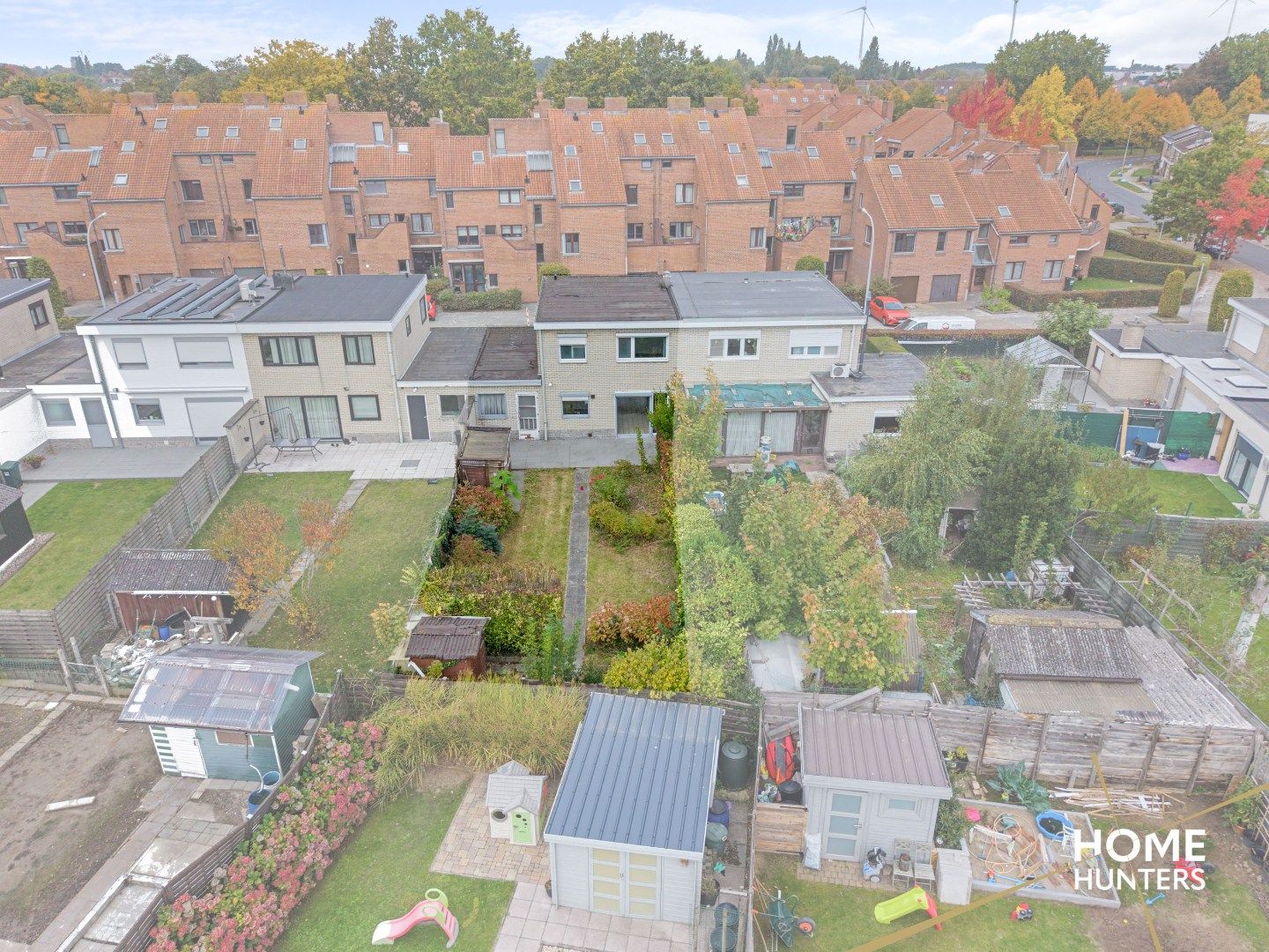Rijwoning met garage en ruime tuin in Zwevegem foto 2