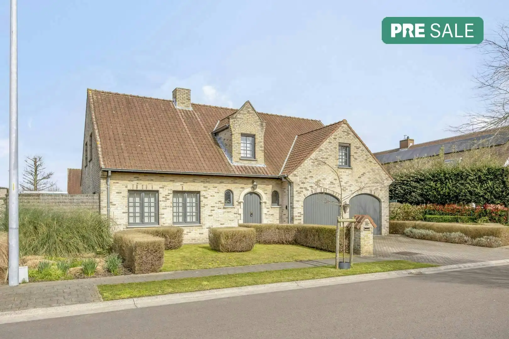 Alleenstaand huis op toplocatie te Izegem  foto {{pictureIndex}}