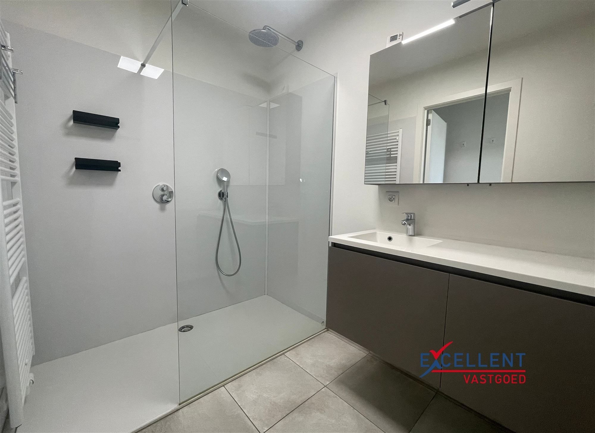 Nieuwbouwappartement centrum Deinze met twee slaapkamers te huur foto 8
