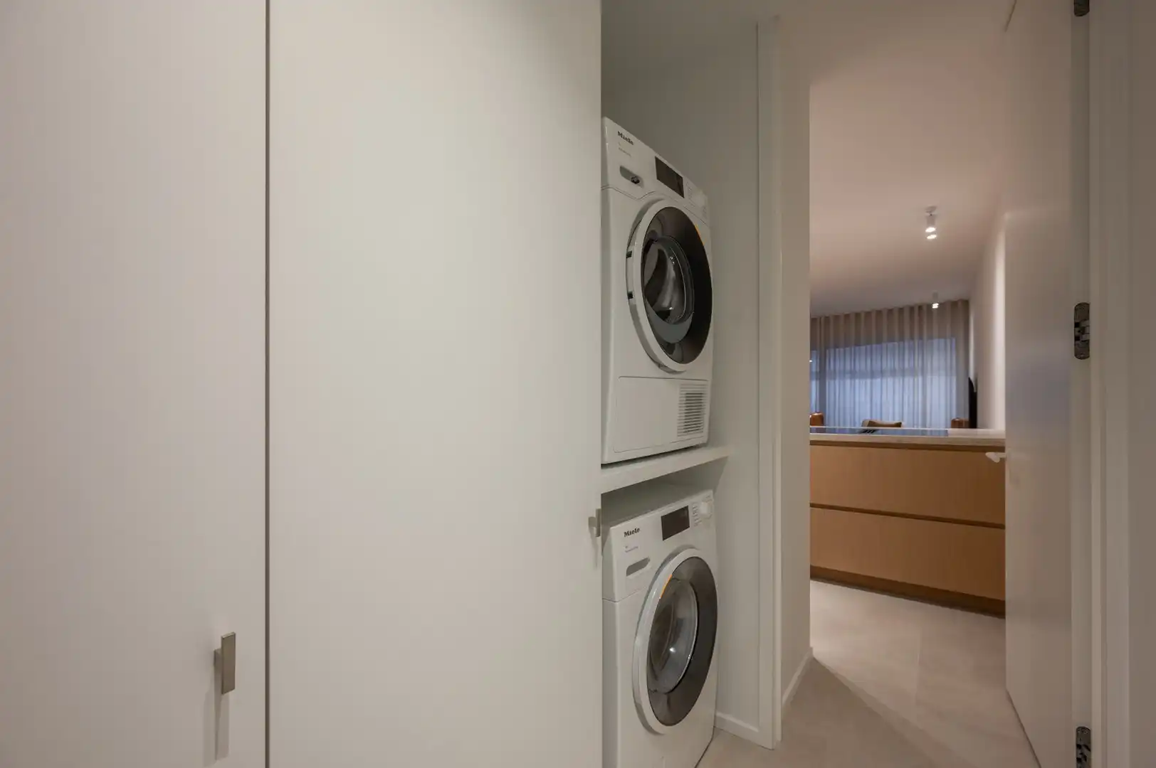 Instapklaar 3-slaapkamer appartement met terras nabij de Zeedijk. foto 25