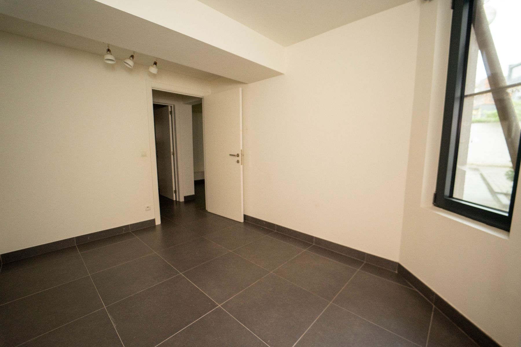 Gerenoveerd appartement  vlak bij station Gent Sint-Pieters te huur foto 12