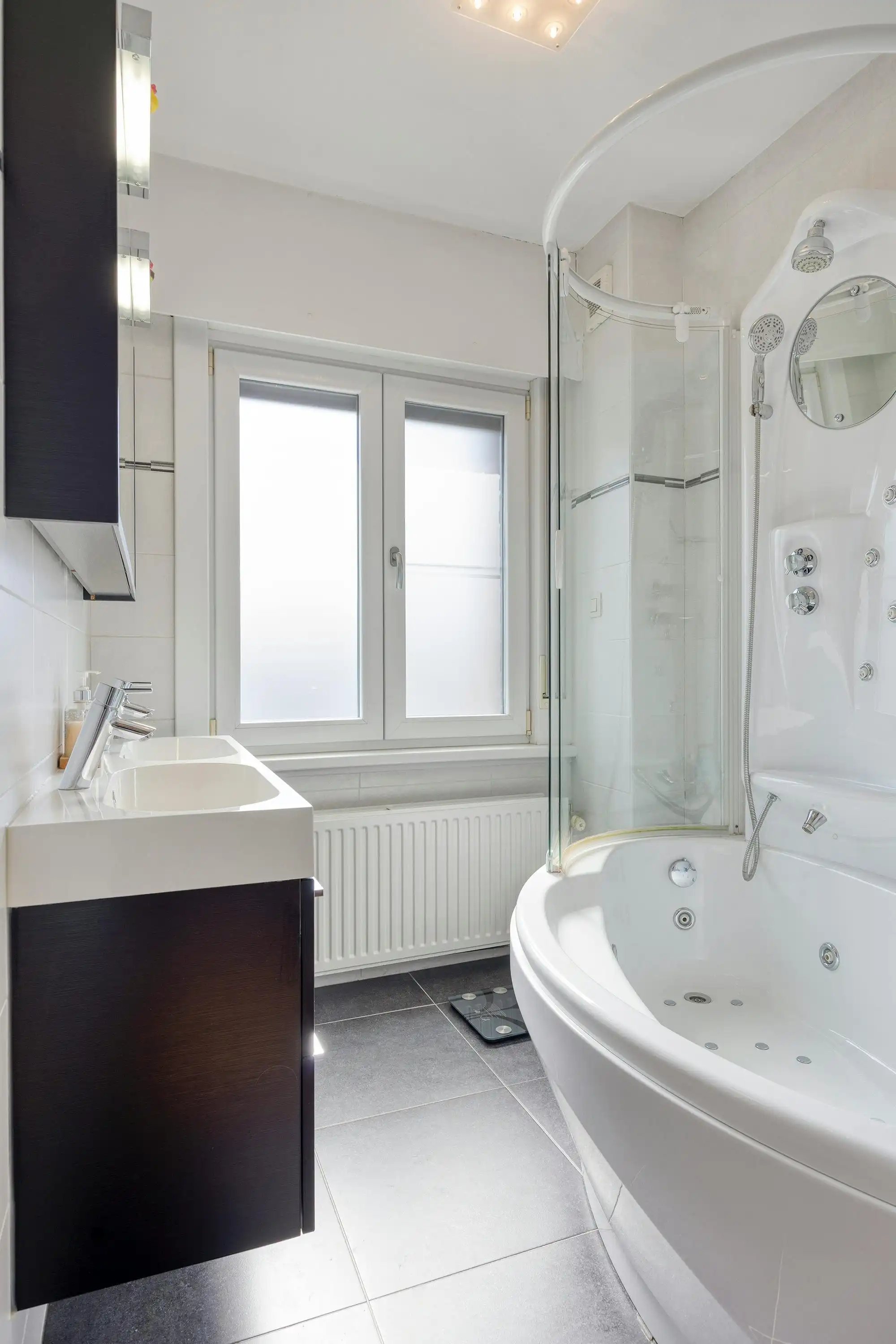 Gerenoveerd en energiezuinig huis met 3 slaapkamers in Boom foto 19