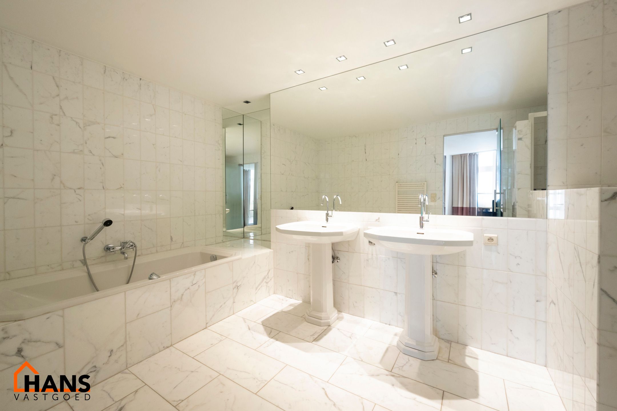 Luxueus appartement in een historisch gebouw in hartje Antwerpen. foto 10