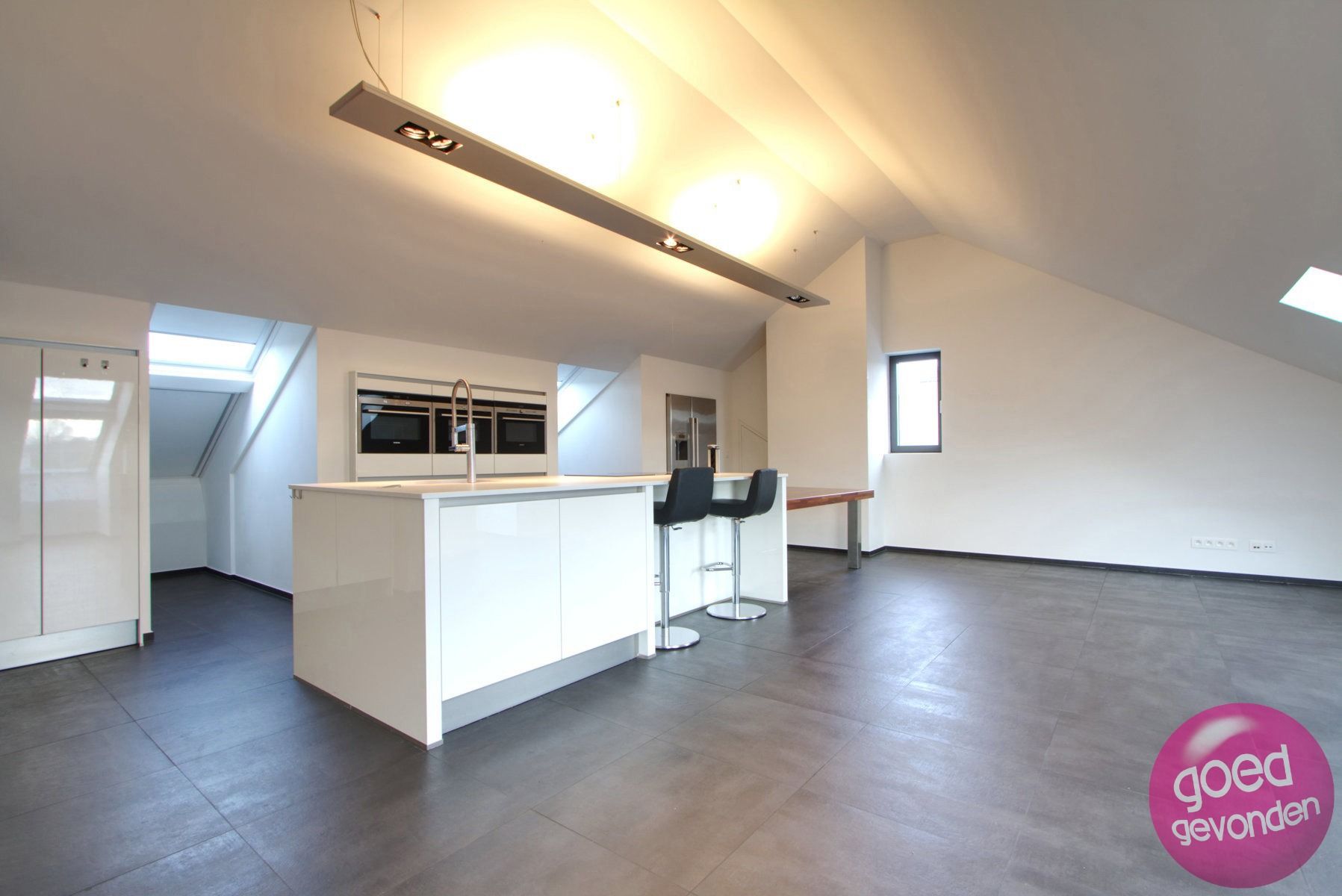 Erg ruim 2-slk app met terras en parking foto 2