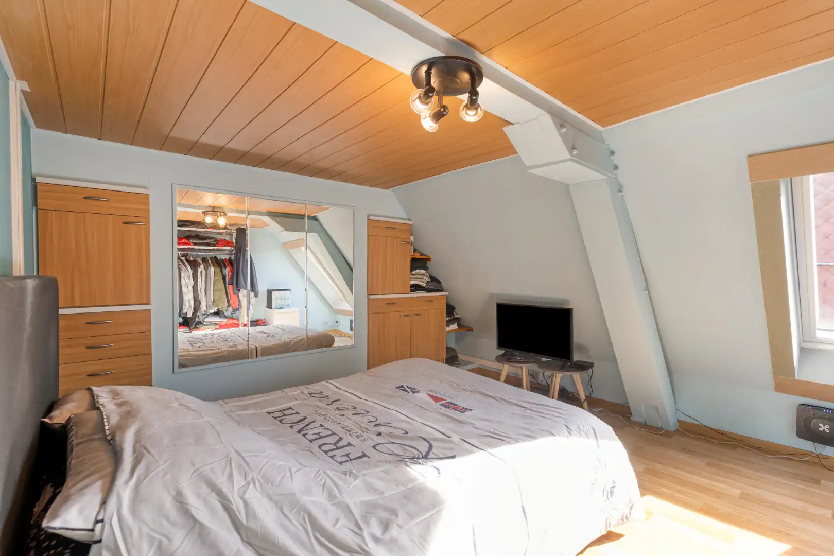 Charmante en kraaknette woning met ruime garage in Gullegem! foto 10