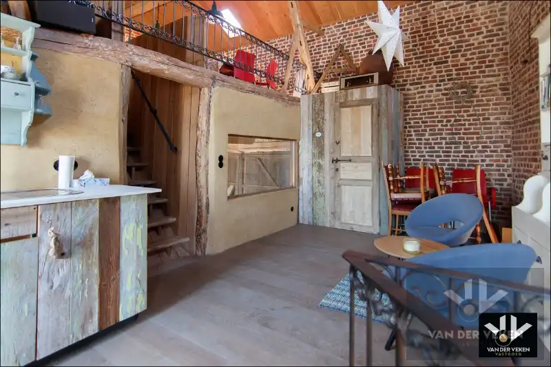 Volledig gerenoveerde, instapklare hoeve met authentieke elementen en sfeer in het hart van Haspengouw - een charmante woning én een ideale locatie om uw evenementenlocatie, B&B, kantoor, ... te vestigen! foto 25