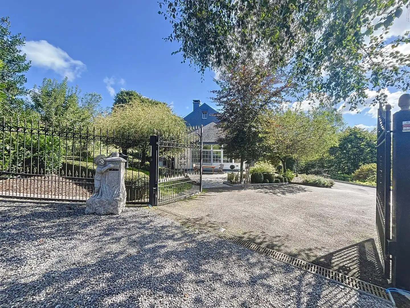 Prachtige woning met 7 slaapkamers en 5 badkamers! foto 4