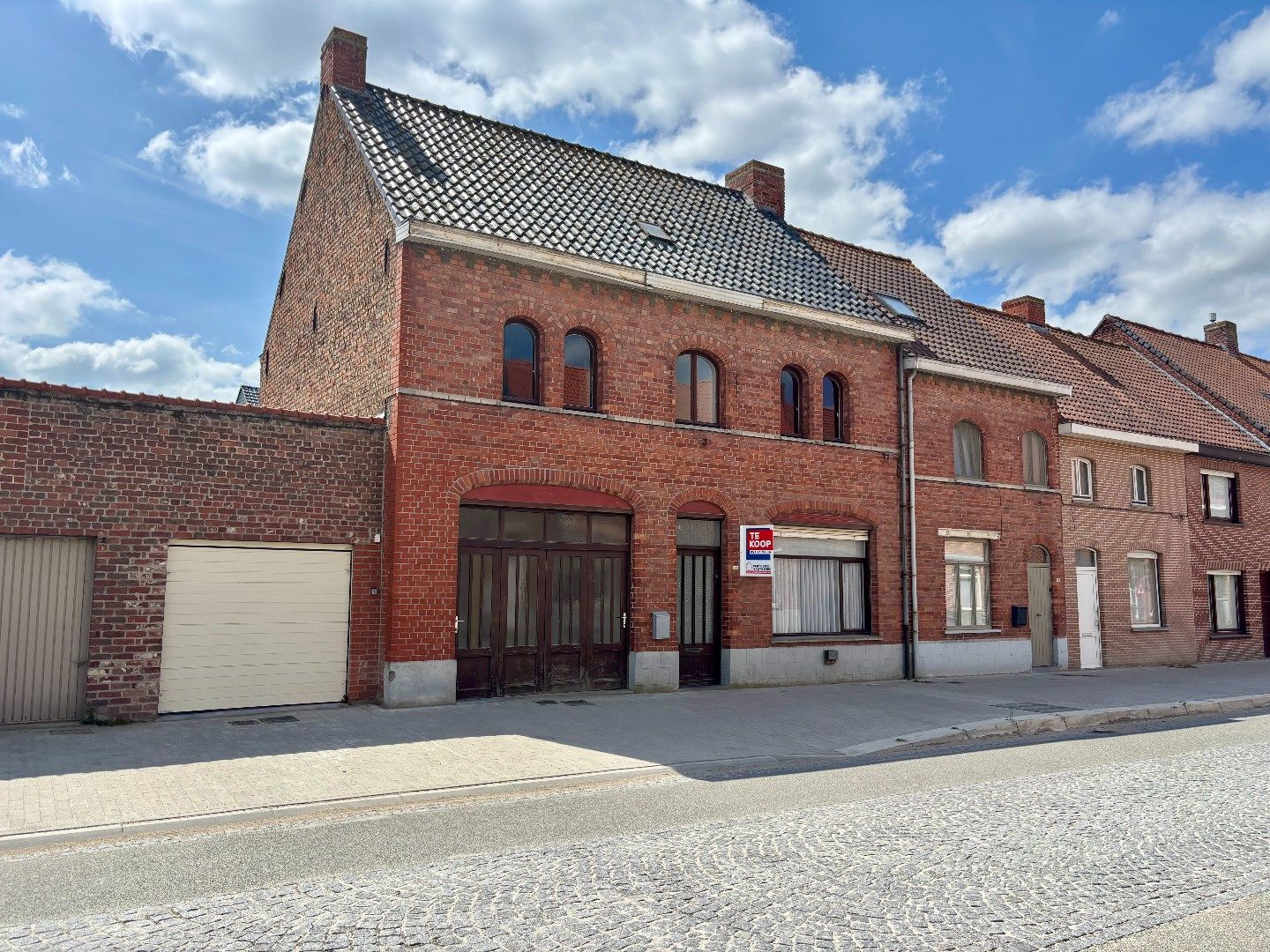Ruime karaktervolle woning centrum Boezinge. foto 2