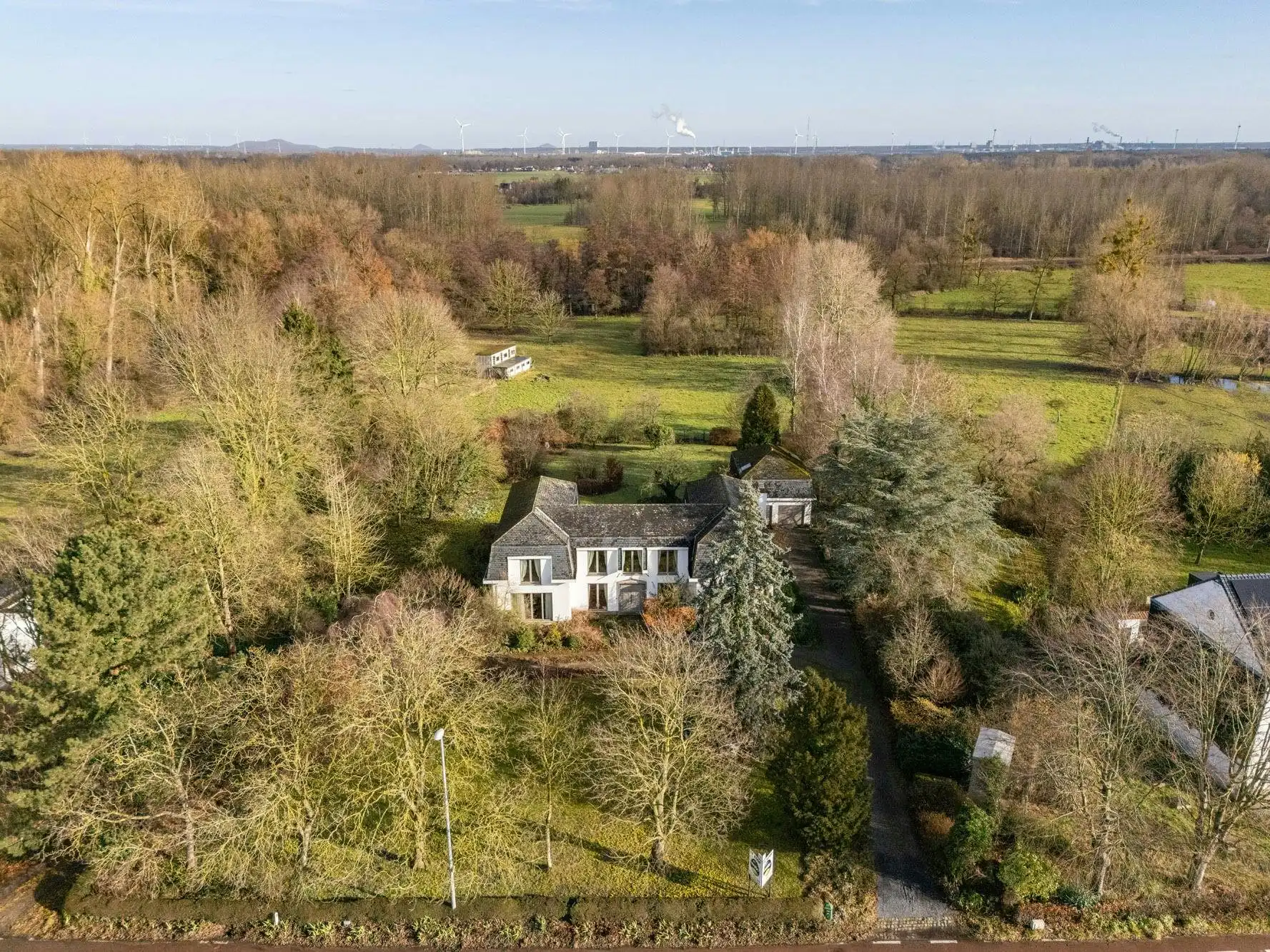 Karaktervolle architectenvilla op uitzonderlijk domein in Diepenbeek foto 26